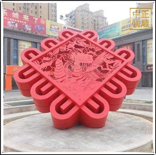 中国结雕塑.jpg