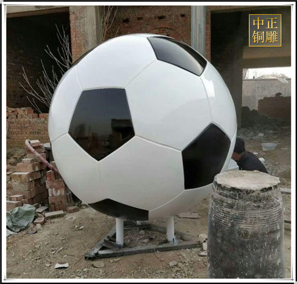 足球玻璃钢雕塑.jpg