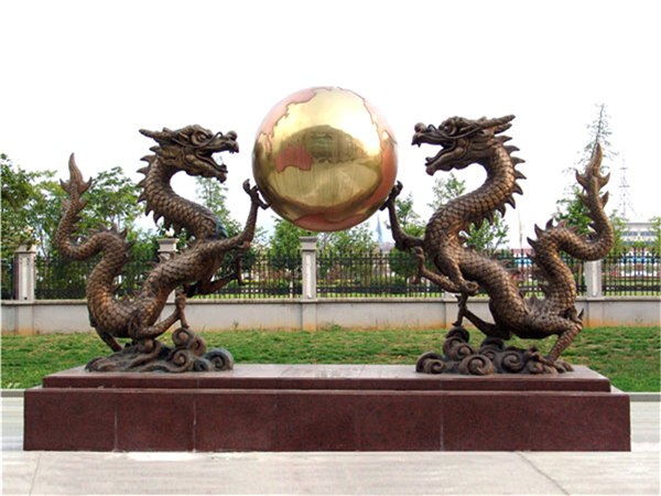 仿铜色不锈钢龙.jpg