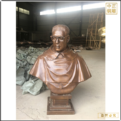 戴眼镜人物半身像加工 